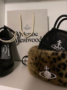 Instagram Los Angeles, Vivienne Westwood Jewellery, Victoria Secrets, Rich Girl, Cute Bags, Pretty Jewellery, Gossip Girl, Vivienne Westwood, Not Mine