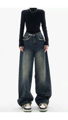 Loose Jeans For Women, Baggy Jeans Low Waisted, Women’s Streetwear Fashion, Styling Baggy Jeans, Baggy Jeans Style, Minimalisticky Chic, Loose Jeans Outfit, Blue Jeans Baggy, Type Of Jeans