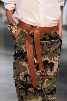 Military Chic, Stile Casual Chic, 2016 Runway, Camo Fashion, Alexandre Vauthier, Runway Pictures, Looks Chic, Women's Wardrobe, Fall 2016