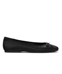 Crafted of premium Nappa glove leather with a luster finish, this black round-toe ballet flat is soft to the touch. This silhouette was crafted with our Barefoot Ballerina technology, which includes a completely flexible leather-lined footbed that bends with you as if you are barefoot, but still offers full arch support and seven layers of cloud-like comfort. The flat is complete with our signature grosgrain backtab and gold Birdies logo. | The Hummingbird - Noir Leather Birdies Flats Black Leather-lined Ballet Flats, Birdies Shoes, Comfortable Ballet Flats, Black Leather Ballet Flats, Leather Ballet Flats, Sandals For Sale, Outdoor Wear, Ballet Flat, Leather Gloves