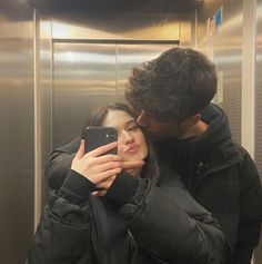 Cute couple Mirror Selfie ideas Shotting Photo, Boyfriend Photos, Couples Poses For Pictures, Photo Couple