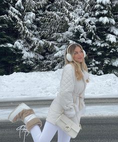 Apres Ski Outfit, Cold Girl, Winter Girl, Winter Photoshoot, Snow Fashion, Snow Outfit, Winter Photos