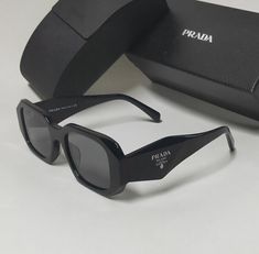 Luxury Black Sunglasses Unisex Prada Tortoise Sunglasses, Prada Sunnies, Classy Glasses, Prada Glasses, Prada Fashion, Prada Accessories, نظارات شمسية, Black Luxury, Prada Sunglasses