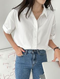 Branco Casual Collar Manga Curta Tecido Simples Camisa Embellished Não elástico Half Sleeve Shirts Women, Short Sleeve Shirt Outfit, Collared Shirt Outfits, Sleeve Shirt Outfit, Plain White Shirt, White Shirt Outfits, White Short Sleeve Shirt, White Shirt Blouse, White Collared Shirt