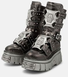 Alternative Fashion Diy, Dr Shoes, Concept Clothing, Futuristic Fashion, New Rock, Swag Shoes, Shoe Closet, Celebrity Outfits, Stylish Fashion