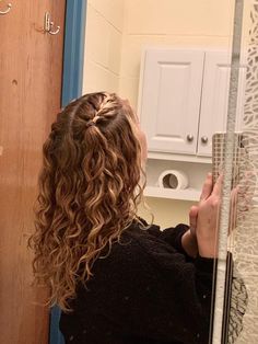 Check more at https://howcandothis.com/hairstyleideas/17327/ Permed Hairstyles Brunette, Curly Hairstyles Fall 2023, Blonde Wavy Hair Styles, Cute Wavy Hairstyles For School, Curly Brown Hair Styles, Curly Braided Hairstyles For White Women, Braided Hairstyles Wavy Hair, Hair Styles For Medium Length Wavy Hair, Hoco Hair Curly