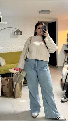 Outfits Invierno Curvy, Plus Size College Outfits, Embroidery Flowers Easy, Fat Girls Outfit Ideas, Mid Size Outfits Summer, Workout For Summer, Plus Size Poses, K Embroidery, Chubby Outfit Ideas