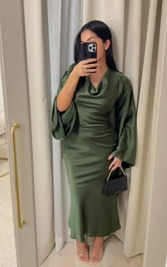 Olive Green Dress Outfit, Modest Christian Clothing, Grammy Awards Red Carpet, Cute Professional Outfits, Instagram Dress, Modest Dresses Casual