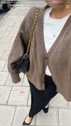 Adrette Outfits, Mode Zara, Look Plus Size, Uni Outfits, Corporate Outfits, Brown Cardigan, Looks Party, Looks Street Style, Mode Inspo