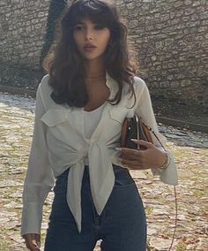 Clean Feminine Style, Brunette Summer Outfit, Pure Outfits, Day Off Outfit, Casual Shirt Outfit, Instagram Foto, Looks Chic, Mode Inspo, Aesthetic Outfits