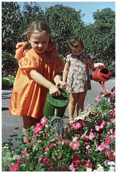 Несколько чудесных снимков из советской жизни. German Festival, Back In The Ussr, Old Cards, Retro Kids, Russian Fashion, Soviet Union, Photography Inspo, Future Kids, Kiev