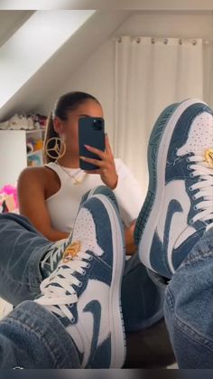 Shoe Pics, Trendy Shoes Sneakers, Pretty Shoes Sneakers, Jordan Shoes Girls, Jordan Shoes Retro, All Nike Shoes, Girl Lifestyle, Cute Nike Shoes, Fresh Shoes