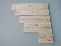 four pieces of wood with red arrows pointing to the right and left ends on each side