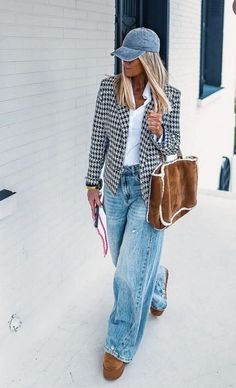 Overshirt Outfit Women, Trendy Denim Outfits, Classy Casual Outfits, Fashion Hacks Clothes, Fashion Mistakes, Looks Chic