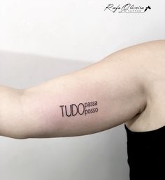 a woman with a tattoo on her arm that reads, tudo passo posso