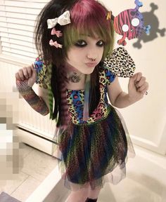 2000s Scene Pfp, Rainbow Scene Outfit, Scenecore Character, Indie Scene Hairstyles, Scene Queens Myspace, 2000s Scene Fashion, Scene Y2k