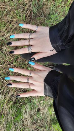 Nail, blue, black, rings Harry Styles Met Gala Nails, Both Hands Different Color Nails, Split Color Nails, Harry Styles Themed Nails, Harry Styles Nails Inspired, Met Gala Nails, Gala Nails, Harry Styles Met Gala, Different Color Nails