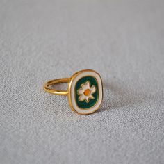 Niche Vintage Brass Gold-plated Handmade Enamel Drip Glazed Chamomile – Nutricaodiaria Retro Rings Vintage, Handmade Gold Jewelry, 90s Gold Jewelry, Aesthetic Rings Vintage, Gold And Silver Jewelry Together, Vintage Rings Gold, Porcelain Ring, Retro Rings, Fun Rings