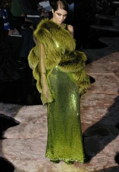 Milan Style, Gucci By Tom Ford, Green Sequin Dress, Tom Ford Gucci, Fur Stole, Fashion Gowns, Emerald City, Green Sequins, Green With Envy