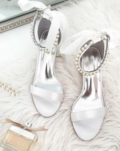 Oh Hello Clothing (@ohhelloclothing) • Instagram photos and videos Pearl Wedding Shoes, Zara Sandals, Sandals White, Bow Heels