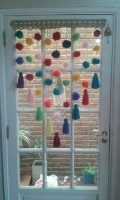 Cortina A Crochet Con Pompones Y Borlas - $ 500,00 Pom Pom Curtains Diy, Pom Pom Crafts For Kids, Pompom Curtains, Pompom Decor, Pom Pom Curtains, Colorful Fairy, Diy Magnets, Pretty View, Fairy Jars