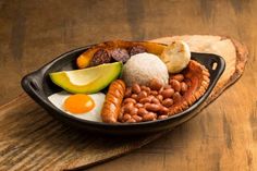 . #Colombian_Desserts #Colombian_Dishes #Colombian_Cuisine #Pork_Bites Colombian Dishes, Colombian Cuisine, Fried Pork Belly, Boston Food, American Foods, Fried Bananas, Colombian Food, Fried Pork, Christmas Dishes