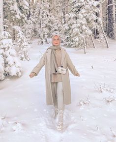 Muslim Winter Outfits, Classy Winter Coat, Classy Hijab, Winter Coat Outfit, Fur Coat Outfits, Winter Hijab Outfits, Winter Coat Outfits