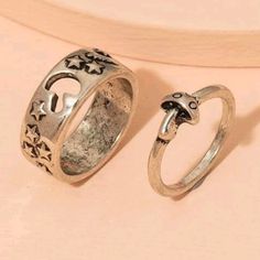 2 Piece Mushroom Ring Set In Antique-Silver Perfect For Bffs Or Couples! Length: 0.7 In (1.68-1.78 Cm) Width:0.7 In (1.68-1.78 Cm) Tags: Mushroom Shrooms Rainbow Star Trippy 60s 70s 90s Goth Emo Punk Boho Festival Fest Hippy Retro Vintage Rave Club Party Pop Art Fairy Grunge Rings, Rings Mushroom, Muchroom Rings, Fairy Grunge Jewelry Rings Size 6, Fairy Ring Mushroom, Women Tops Design, Y2k Rings, 90s Goth, Mushroom Ring