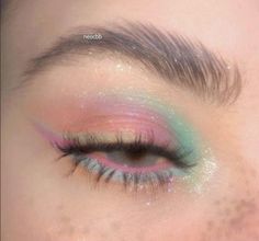 Pastel neon vibrant Make Up Inspo | Follow me for similar content! Pinterest: @bunniegotlost Twitter : @stonedbunniie Tiktok: @bunnyyysworld Freckle Pen, Big Splash, Mint To Be, Smink Inspiration, Makijaż Smokey Eye, Eye Makeup Designs, Ice Breaker