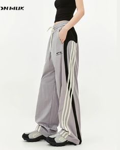 Sideline pants with a sporty and street feel.

Exquisite sizing that is moderately loose and loose.

Great for everything from town use to active outings.
◾️Model
Height/Weight：169cm(66.5in)/45kg(99.2lb)
Fitting Size：M



Size (cm)
Length
Waist
Hip


M
105
70
108


L
107
74
116


XL
109
78
124


2XL
111
82
132 Wide Outfit, Slay Clothes, Unique Clothing Style, Tracksuit Pants, Japanese Street, Sportswear Fashion, Japanese Street Fashion, Street Outfit, Sporty Outfits