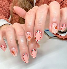 Gingerbread Nail Designs, Gingerbread Nail Art, Navidad Nails, Gingerbread Nails, Engagement Nails, Nail Aesthetic, Christmas Nail Ideas, Dragon Nails, Festive Manicure