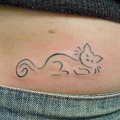 a woman's stomach with a cat tattoo on the side of her belly,