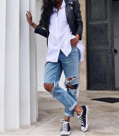 4,940 curtidas, 32 comentários - EUROPEAN STREET STYLE (@streetstyle__europe) no Instagram: “@soniaheartsfashion” Boyfriend Jeans Outfit, Salalah, Outfits With Converse, Outfit Jeans, Fashion Tips For Women, Black Leather Jacket, Looks Style, Ladies Dress Design, Michael Jordan