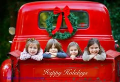 Christmas Red Truck Photoshoot, Back Of Truck Christmas Photos, Vintage Truck Christmas Photoshoot, Red Truck Photoshoot, Christmas Mini Session Ideas, Christmas Mini Ideas, Christmas Pic Ideas