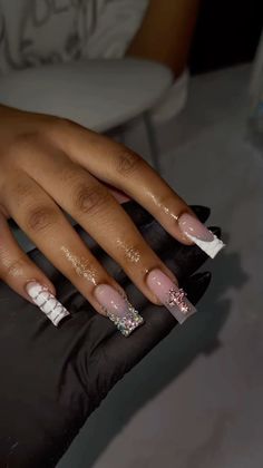 Medium Length Baddie Nails, Baddie Birthday Nails Medium Length, Acrylic Nail Designs Black Women, Chrome Hearts Nails, Poppin Nails, Cousin Birthday, Heart Nail