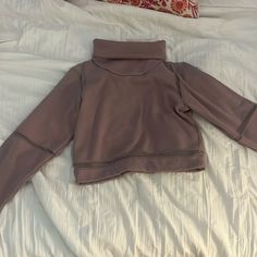 Light Purple Alo Sweatshirt!! In Perfect Condition. It Is A Little More Cropped Than A Normal Sweatshirt But I Wouldn’t Consider It A Crop Sweatshirt! Size S!! Sporty Funnel Neck Top For Loungewear, Casual Cozy Fit Turtleneck Top, Sports Top With Relaxed Fit And Funnel Neck, Alo Yoga Fitted Tops For Fall, Fitted Alo Yoga Top For Fall, Casual Workout Tops With Funnel Neck, Casual Long Sleeve Activewear By Alo Yoga, Fall Layering Tops By Alo Yoga, Alo Yoga Casual Loungewear Top