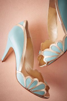 Country Shoes, Blue High Heels, Shoe Inspiration, Prom Shoes, Green Wedding Shoes, Bride Shoes, Pretty Shoes, Blue And Gold