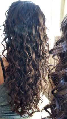 Curly Long Hair Aesthetic, Curly Hair Aesthetic Girl, Long Curly Hair Aesthetic, Curly Hair Girl Aesthetic, Curls Aesthetic, Healthy Curls, Natural Curly Hair Cuts, Wavy Hairstyle, Curly Hair Photos