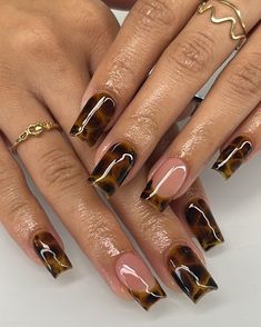 Nail Ideas Tortoise Shell, Fall Nail Square Short, Brown Nails Cheetah, Short Brown Marble Nails, Tortoise Brown Nails, Tortoise Shell Nails French Tip Short, Short Turtle Shell Nails, Animal Print Nails Fall, Tortoise Shell Nails With Green