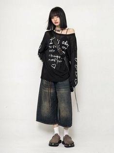 Dark Jorts Outfit, Japanese Street Fashion Women, Feminine Streetwear, Jeans West, Cropped Denim Pants, Wide Leg Denim, Vintage Denim, Cropped Pants, American Vintage