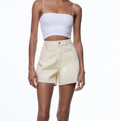 Zara Denim Shorts In Ecru, Size 4, Can Be Worn Folded Or Not. Never Worn, Only Washed And Hung To Dry. 5520/113/711/36 Cream Shorts Outfit, Dad Shorts, Fit Reference, Cream Shorts, Ecru Color, Boyfriend Denim, Reference Pics, Zara Shorts, Shorts Outfit