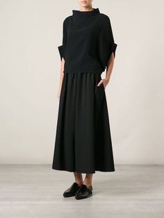 Cropped Wide Leg Trousers, Winter Outwear, Yohji Yamamoto, Looks Style, Mode Inspiration, Look Fashion, Long Skirt, Minimalist Fashion