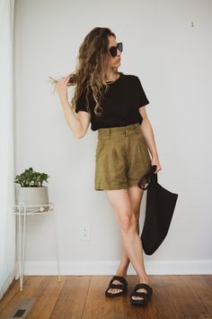 Five Simple Summer Looks - Stitch & Salt Birkenstock Summer Outfit, Therapist Outfit, Black Birkenstocks, Linen Summer Outfits, Classic Summer Outfits, Florida Outfits, Black Cat Eye, Comfy Casual Outfits, Classic Style Outfits