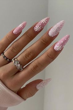 Snow Nails, December Nails, Christmas Gel Nails, Almond Nails Designs, Snowflake Nails, Festival Nails, New Year's Nails, Xmas Nails, Nail Polishes