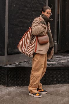 Lucy Chadwick, French Seaside, French Vacation, Bags Outfit, French Beach, Cozy Mood, Jenna Fischer, Moda Hippie