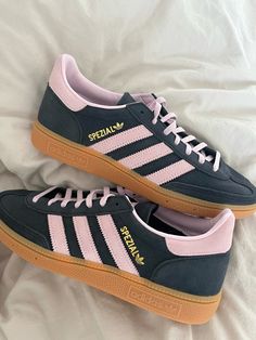 Adidas Special, Trendy Shoes Sneakers, Pretty Shoes Sneakers, Shoe Wishlist, Adidas Shoes Women, Adidas Spezial, Hype Shoes, Girly Shoes, Aesthetic Shoes