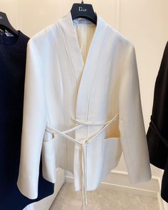 Tailored Modern Structured Outerwear, Tailored Avant-garde Formal Outerwear, Luxury Fitted Avant-garde Outerwear, Luxury Long Sleeve Avant-garde Blazer, Luxury Avant-garde Women's Blazer, Corset Fashion Outfits, Mode Abaya, Blazer Designs, Arab Fashion