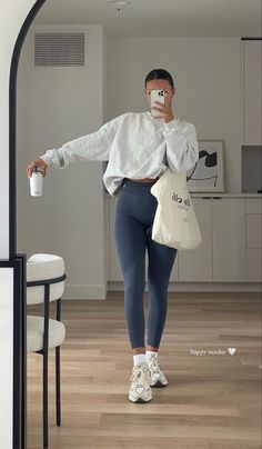 Going To Pilates ? Here Are The Most Stunning Pilates Outfits To Wear - CLOSS FASHION Adrette Outfits, Modele Fitness, Gym Crush, Pilates Clothes, Look Legging, Cute Gym Outfits, Gym Outfits, Legging Outfits