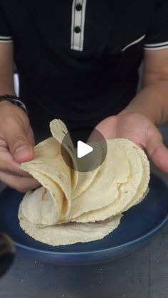 Perfect Tortillas, Pita Flatbread, Tex Mex Recipes, Mexican Recipes, Corn Tortillas, Bread Rolls, Tex Mex, Bagels, Flatbread