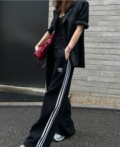 Athleisure Outfits Hijab, Adidas Trousers Outfit, Athleisure Outfits Streetstyle, Adidas Street Style